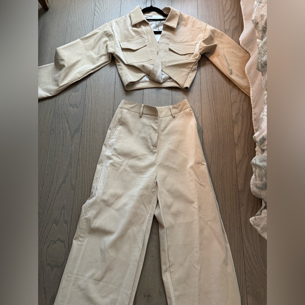 Line & Dot set leather xs never worn